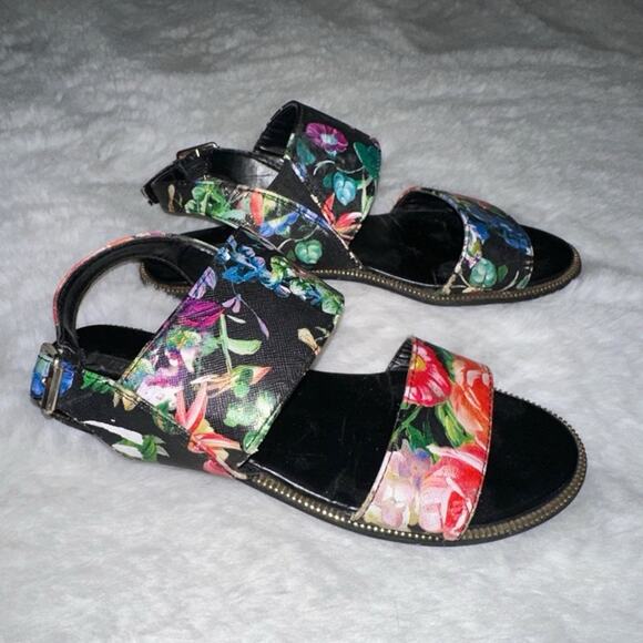 FOREVER 21 Floral Sandals - Picture 6 of 7